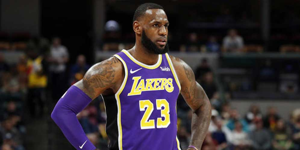 Lebron James Pake Sneaker yang Bikin Bingung! thumbnail